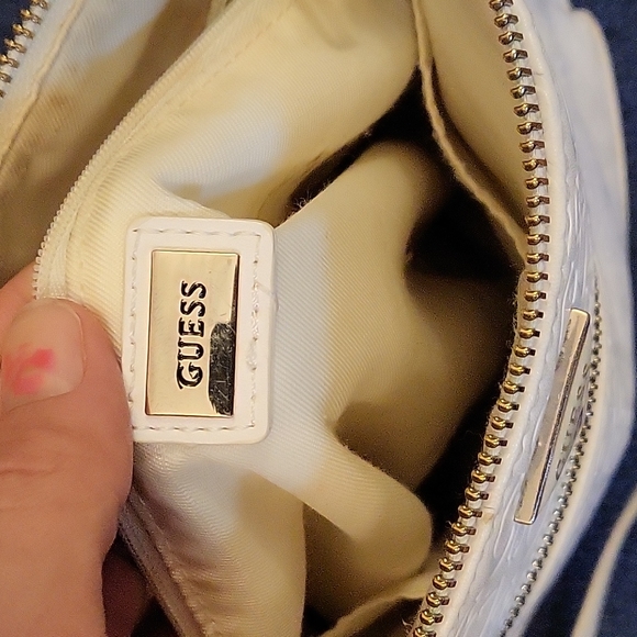 Guess purse - Picture 5 of 5